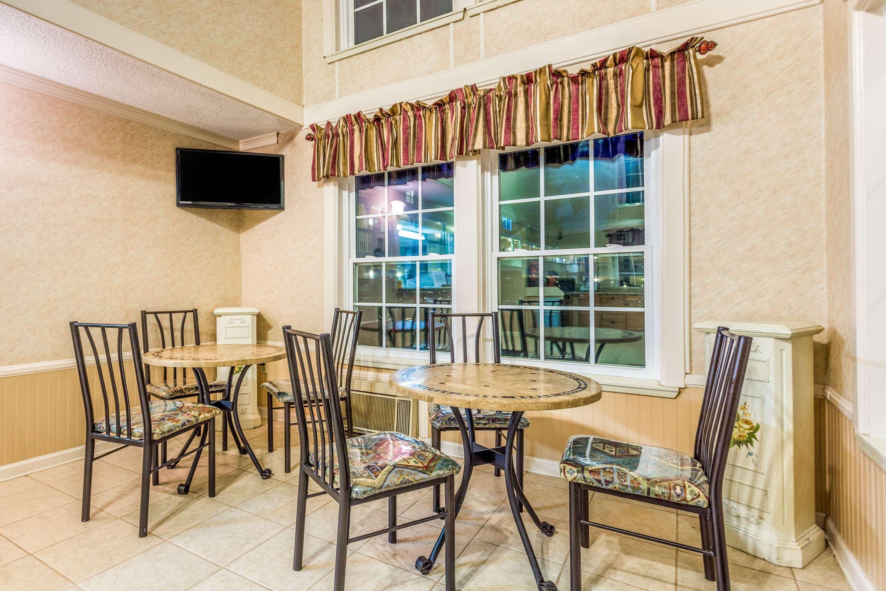 Days Inn By Wyndham Cornelia Exterior photo